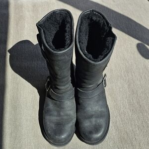 UGG Australia Women Sutter Black Leather Dual Buckle Moto Biker Boots size 7